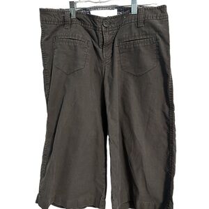 Gray Old Navy, cargo Capri pants. Size 8.